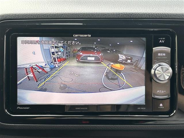 【バックモニター】後ろのカメラの映像をモニターに映し出すことができます！後方の見えない死角や、障害物との距離感をしっかり確認することができます！駐車が苦手な方におすすめです。