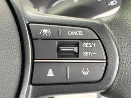 【アダプティブクルーズコントロール】高速道路での長距離走行が楽に！！自動で速度を保つクルーズコントロールが、衝突軽減システムと連携し、前方の車両を感知して車間を保つように速度調節してくれます！！