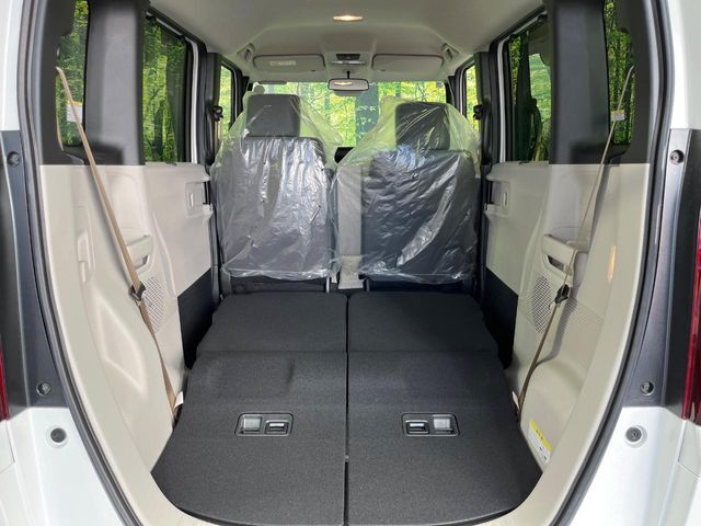 普段のお買い物や通勤、送迎等に十分な荷室スペースを確保しております。セカンドシートを倒すと、大きな荷物の積載も可能です♪
