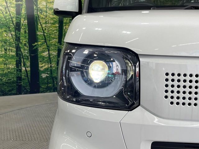【LEDヘッドライト】悪天候や夜間走行時も良好な視界を確保し安心して運転できる高輝度LEDヘッドライトを装備！点灯速度が早く、消費電力も抑えられています。