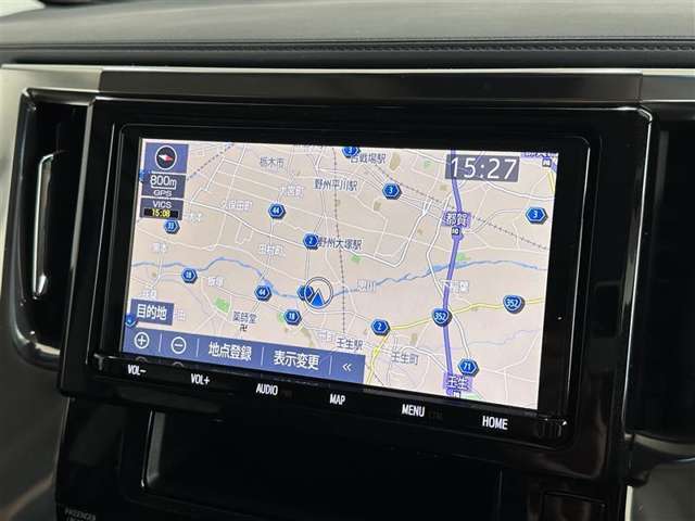 純正ナビを装備。タッチパネル式で使いやすく、お出かけもラクラクです。