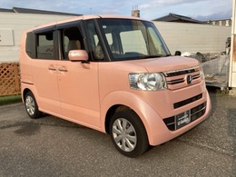 自社整備工場で点検整備をおこなってからお渡ししています。車検が残っている場合は『12ヶ月点検整備』を、車検整備付きの場合は『車検整備』をおこないます。整備費用は車両本体価格に含まれています。