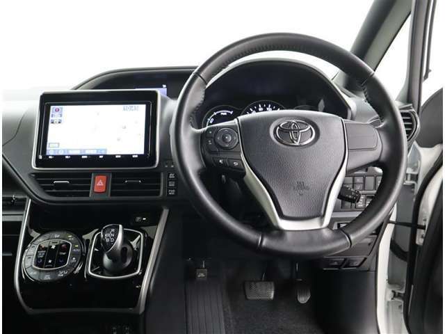 見通しのよいすっきりとした視界で、誰でも運転しやすいです。運転のしやすさは疲れにくさにも繋がりますよ♪