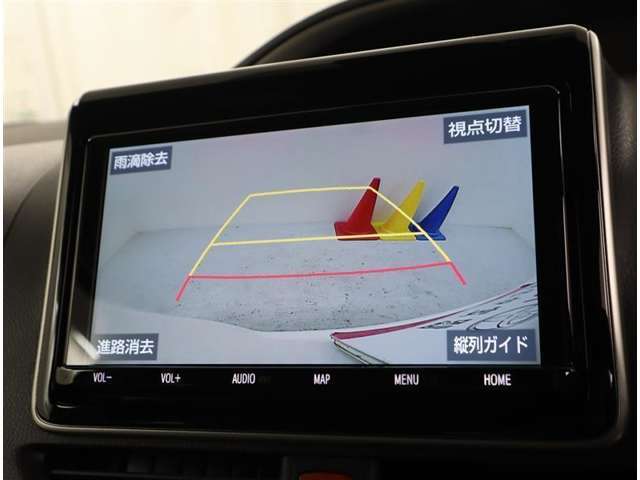 バックガイドモニターで、後方を確認しながら安心して駐車することができます。運転初心者も熟練者も必須の機能ですよ！