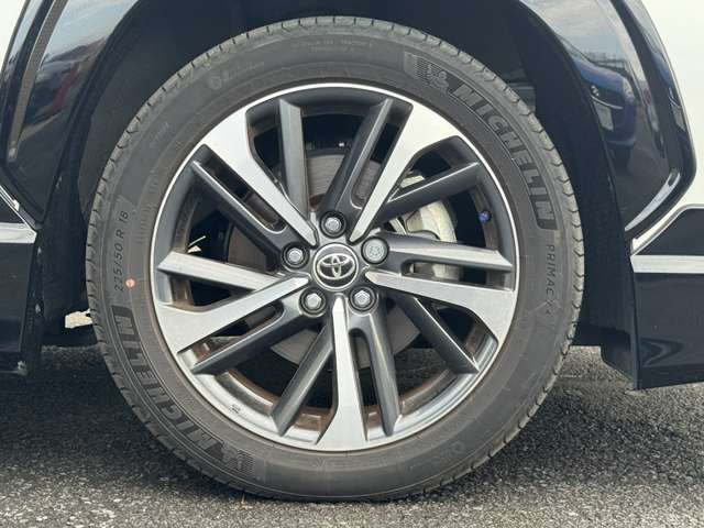 【純正18インチアルミホイール】タイヤサイズは225/50/R18