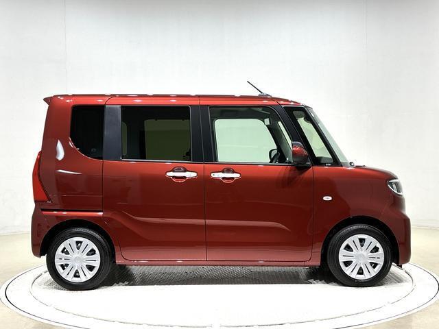 ドアは約90度に開くので荷物も積み込みやすく、乗り降りもしやすい♪　ロングドライブも快適に過ごせる工夫がいっぱいです♪♪