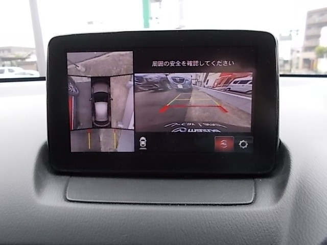 360度モニターは車の前後左右の確認ができ事故防止に役立ちます。