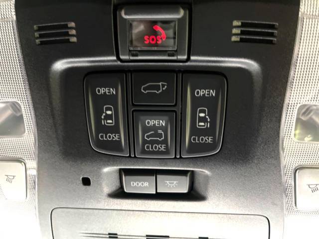 【両側パワースライドドア】スマートキーや運転席のスイッチで後席両側スライドドアの開閉が可能♪電動だから力を入れてドアを開ける必要が無く、小さなお子様でも簡単に開け閉めでき快適です♪
