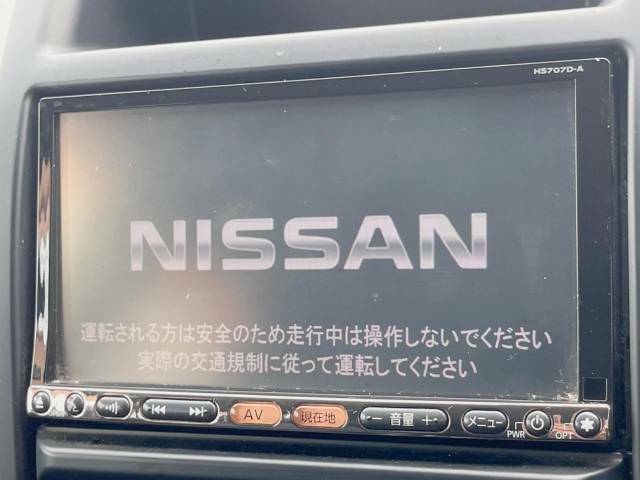 【純正ナビ】人気の純正ナビを装備しております。ナビの使いやすさはもちろん、オーディオ機能も充実！キャンプや旅行はもちろん、通勤や買い物など普段のドライブも楽しくなるはず♪