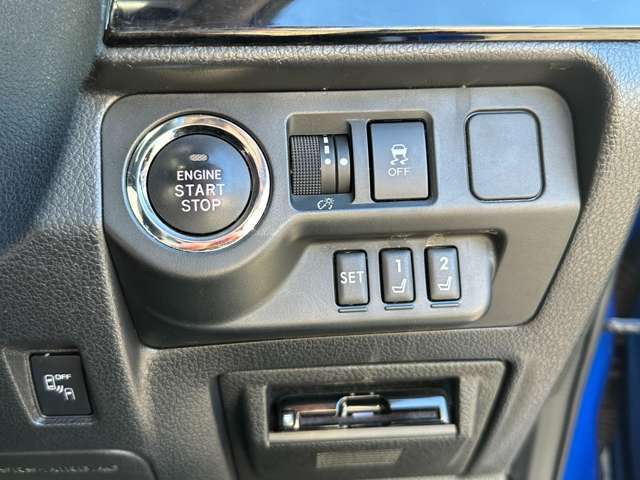 快適なドライブを楽しむための機能が装備されています！運転席から触れるので、使いやすいです！除菌プランいれていただくと、さらに清潔で安心していただけます！