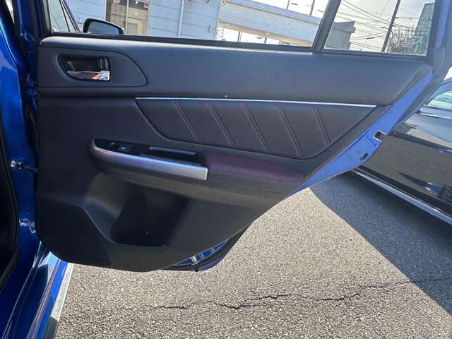 軽い力で、窓を開けたり閉めたりすることができます！掲載箇所以外にご希望の写真がございましたら、お気軽にお問い合わせ下さい！メールや郵送でお送りさせていただきます。