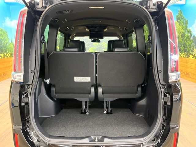 普段のお買い物や通勤、送迎等に十分な荷室スペースを確保しております。セカンドシートを倒すと、大きな荷物の積載も可能です♪