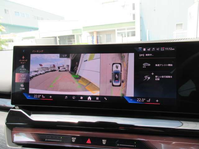 高画質のバックカメラとなります。コーナーセンサー状況と並行して確認できます。