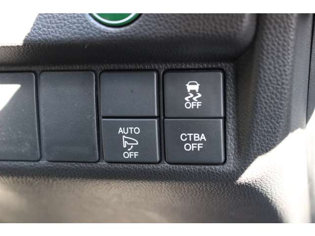 クルマの姿勢の安定化を図るVSA(ABS+TCS+横すべり抑制)を装備