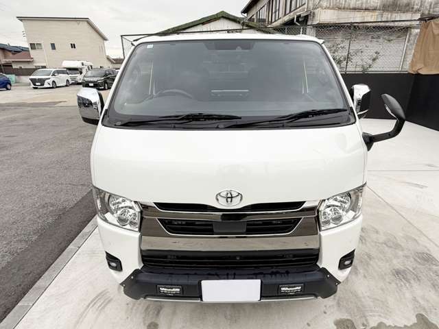 入庫時にはもちろん室内・外装共にクリーニングしております。お客様に喜んで頂けるよう、1台1台手間ひまをかけ細部にまでこだわった洗車を心掛けています。