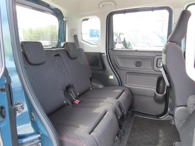 【リアシート】左右別々にシートスライド、リクライニングが出来ます♪室内高が高く取られているので、ゆったりしています！