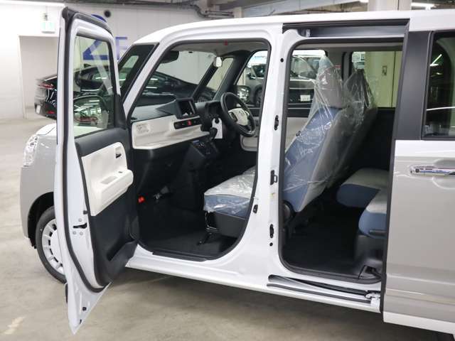 ご納車前のボディガラスコーティングも専門の業者が常駐しておりクオリティの高いコーティングを低価格にてご提供しております♪