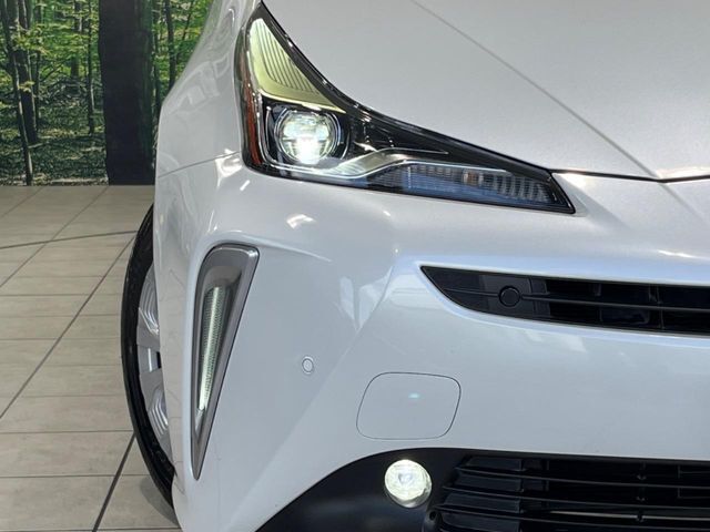 【LEDヘッドライト】悪天候や夜間走行時も良好な視界を確保し安心して運転できる高輝度LEDヘッドライトを装備！点灯速度が早く、消費電力も抑えられています。