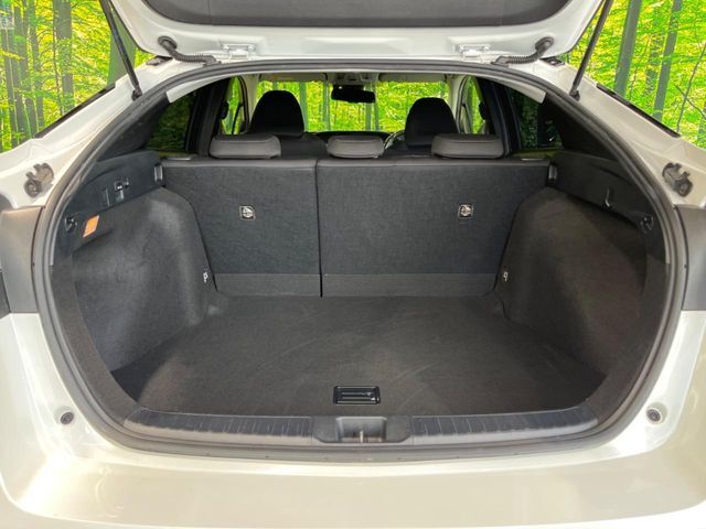 3列目シートはもちろん状態良好☆大人でもゆったりと座って頂けますので、大人数でのお出かけもラクラクです♪ご家族で、気の知れた仲間で、ドライブに行くのが楽しみですね♪