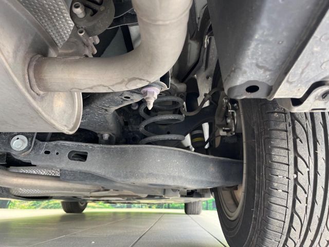 お車を安心してお乗りいただく為には、足回りの定期点検が欠かせません。サービスサポート（有償保証）では無料点検もご提供しており、安心のカーライフをお過ごしいただけるサポート体制が整っています。