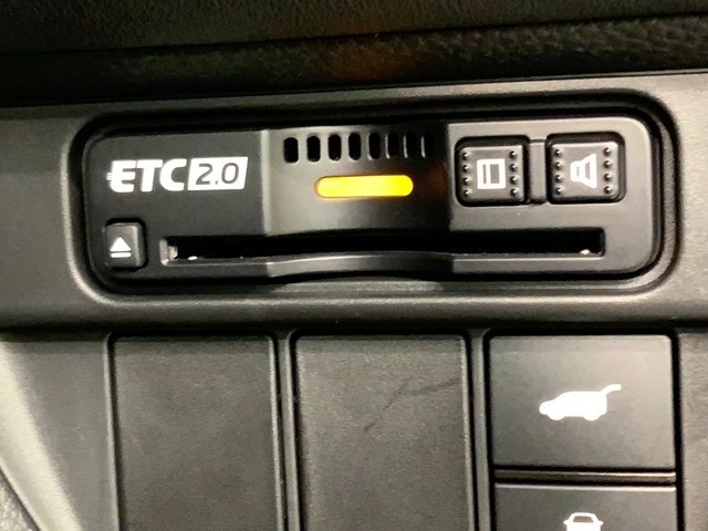 いまや快適なカーライフに欠かせないETCが付いています。