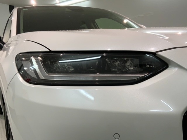 LEDヘッドライトは、点灯の瞬間から最大光量を発揮し、突然暗くなるトンネルなどでの安定感を高めます。