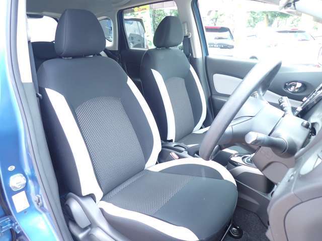 運転席は座り心地が良く快適に運転していただけます♪