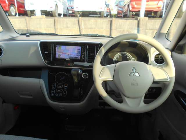 【車内消臭・除菌済】 こちらの車両は直接触れるハンドルやシフトノブ、車内の隅々まで消臭・除菌済です。