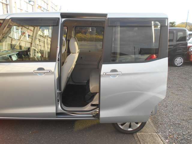 左側パワースライドドア