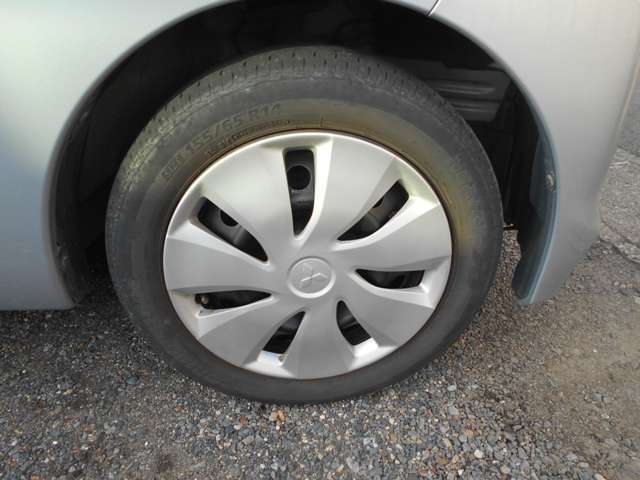 ホイールキャップ（右前）