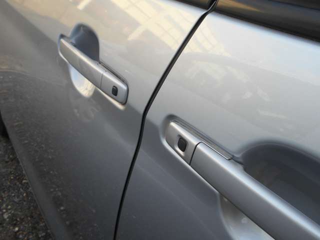 便利なスマートキー！ 助手席側のボタンでも施錠・解錠出来ます！