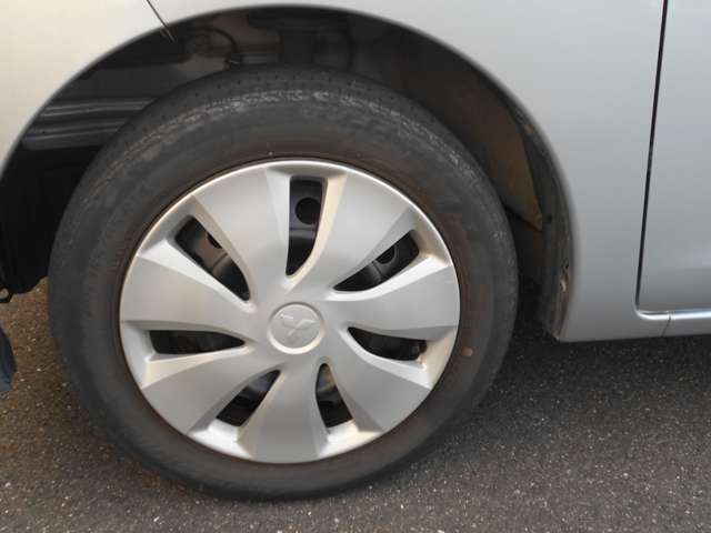 ホイールキャップ（左前）