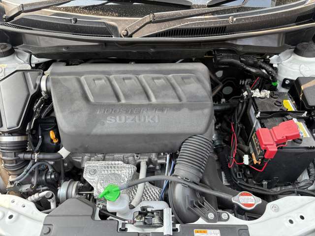 当店のお車は、納車前に国家資格整備士による整備を行います。エンジンオイル、バッテリー、スパークプラグ、ワイパーゴム等の消耗部品をしっかりチェックし劣化している部品は交換の上、納車いたします。
