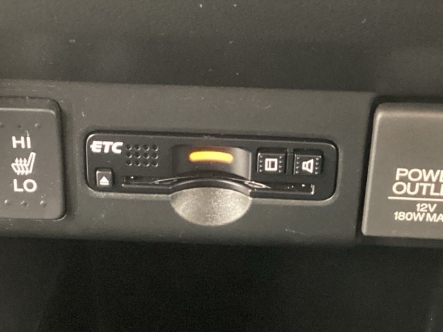 ETCが付いてます。ETC搭載車しか通過できないスマートICが利用できるようになりますよ！現在スマートICの設置箇所も増えてきているので、高速道路利用の幅が広がりますね☆