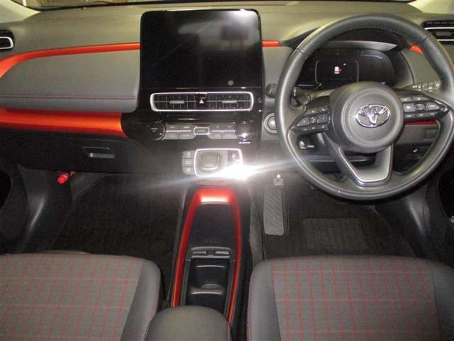 スタイリッシュな見た目のインストルメントパネルです♪各操作スイッチは使いやすい位置に配置されています！