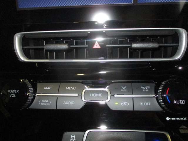 一年中快適オートエアコン装備しています♪窓の曇り取りや車内の空気循環などにも有効です！