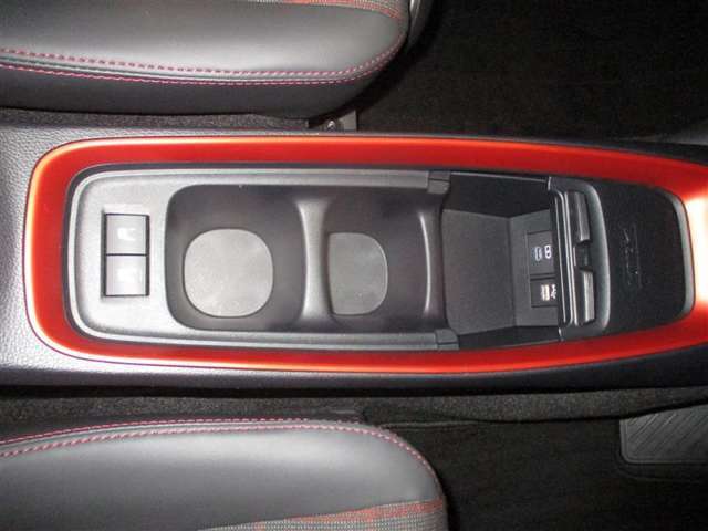 中古車ハイブリッド保証付きです。ハイブリッド機構を無償で保障します。保証期間は初度登録年月から10年目まで、またはロングラン保障が終わってから3年間です。ただし累計走行距離が20万キロ以内になります。