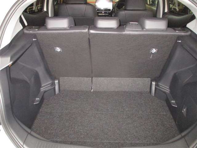 広い開口部で荷物の出し入れ楽々です♪大きなものや長さのあるものでもしっかりと積むことができるスペースを備えています！