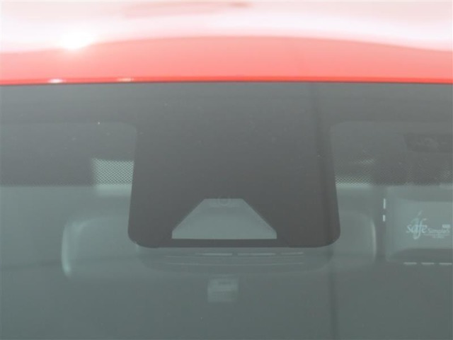 サポカーは、高齢運転者を含めたすべてのドライバーによる交通事故の発生防止・被害軽減対策の一環として、国が推奨する新しい自動車安全コンセプトです。詳しくは販売店スタッフまでおたずねください。