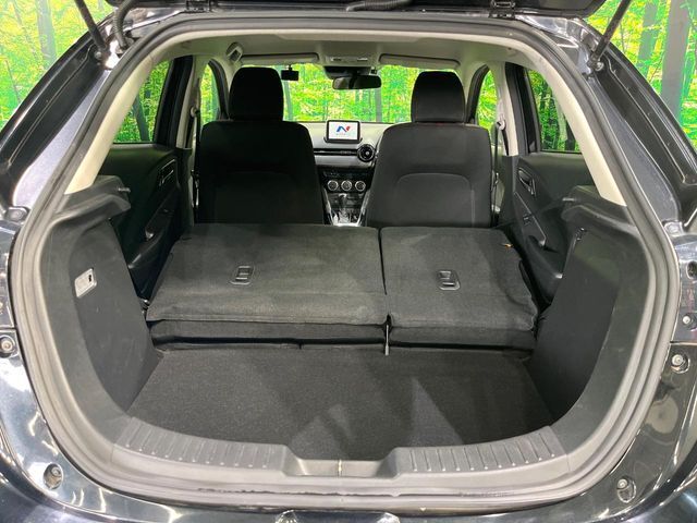 普段のお買い物や通勤、送迎等に十分な荷室スペースを確保しております。セカンドシートを倒すと、大きな荷物の積載も可能です♪