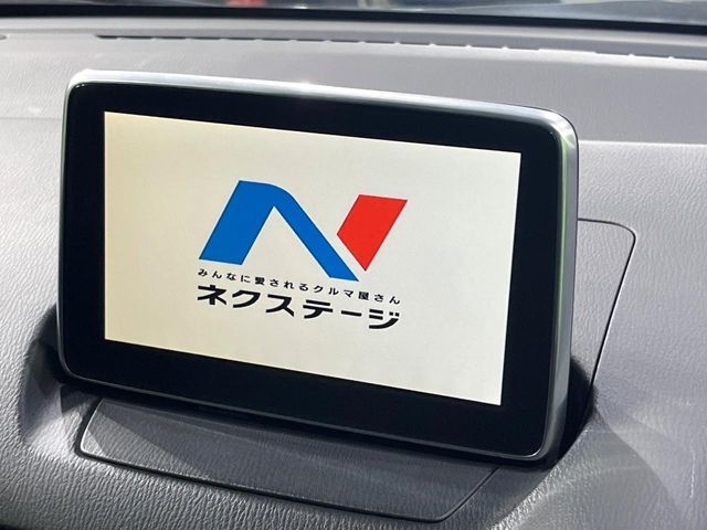 【マツダコネクトナビ】車内の雰囲気にマッチした一体型タイプのナビ。各種車輌設定やBluetooth再生等、様々な機能が楽しめます。直感的なダイヤル操作が可能で、使い勝手も良好です。