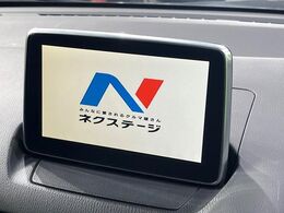 【マツダコネクトナビ】車内の雰囲気にマッチした一体型タイプのナビ。各種車輌設定やBluetooth再生等、様々な機能が楽しめます。直感的なダイヤル操作が可能で、使い勝手も良好です。