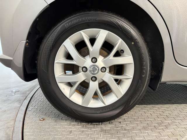 タイヤサイズは185/65R15です♪