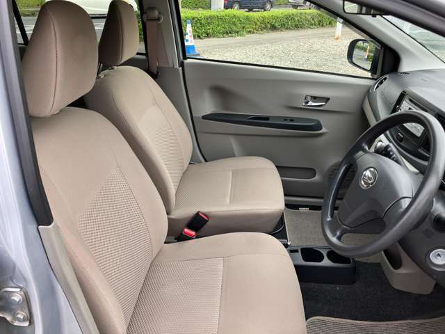 こちらの車はクリーニング済みです。快適に乗っていただけるハズです。ぜひ一度ご覧になって下さい。