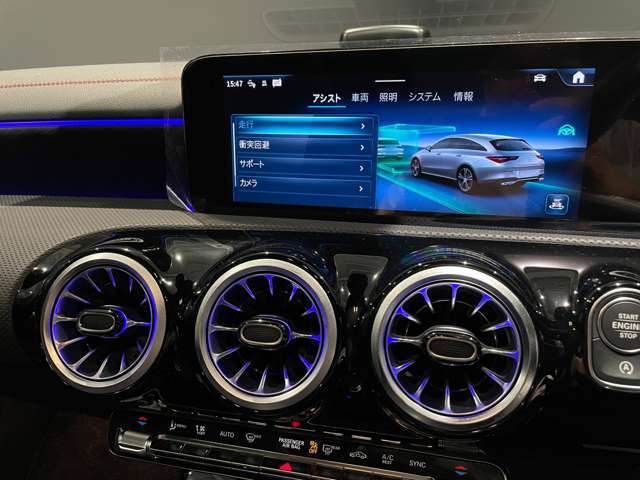 クライメートコントロール（左右独立調整）運転席、助手席の方で温度設定を可能とし、それぞれ快適性を実現できます