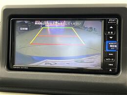 【バックモニター】後ろのカメラの映像がモニターに映し出されるので、後方の見えない死角や、障害物との距離感などもしっかり安全確認することができます！