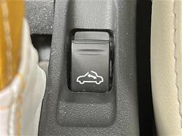 【電動ハードトップ】ボタン一つで楽に屋根の開閉が楽にできます！天気のいい日にはオープンカーでのドライブもいいですね！！