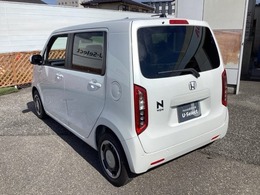 自社整備工場で点検整備をおこなってからお渡ししています。車検が残っている場合は『12ヶ月点検整備』を、車検整備付きの場合は『車検整備』をおこないます。整備費用は車両本体価格に含まれています。