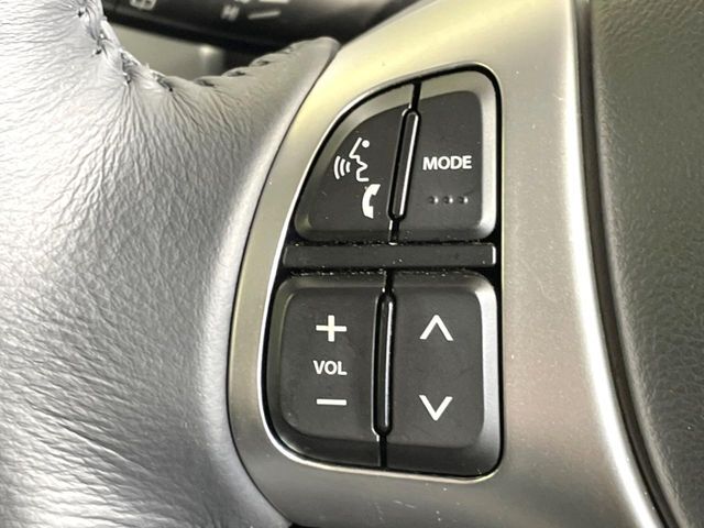 【ステアリングスイッチ】運転中、前方から目線をそらすことなく、オーディオ等の操作が可能な便利機能！安心＆快適なドライブを演出してくれます♪