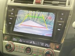 【バックカメラ】駐車時に後方がリアルタイム映像で確認できます。大型商業施設や立体駐車場での駐車時や、夜間のバック時に大活躍！運転スキルに関わらず、今や必須となった装備のひとつです！